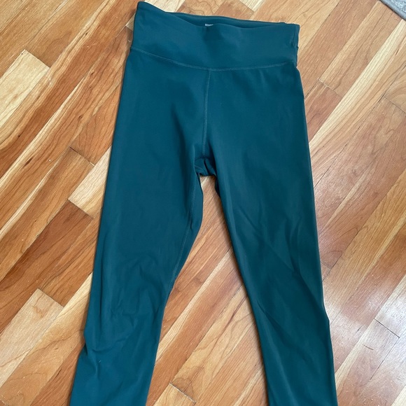 Aritzia legging. Dark green/ sage colour. Size small. Perfect condition - Picture 2 of 3